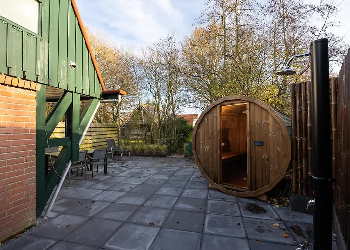 Tulip Marina - Garden Sauna